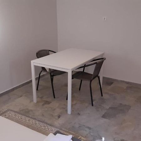 Cosy Guesthouse-Souterrain With Garden In City Center Corinth Exterior foto