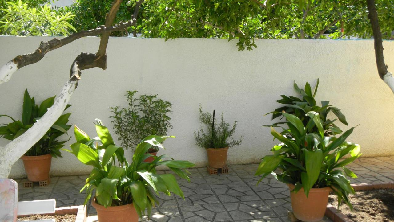 Cosy Guesthouse-Souterrain With Garden In City Center Corinth Exterior foto