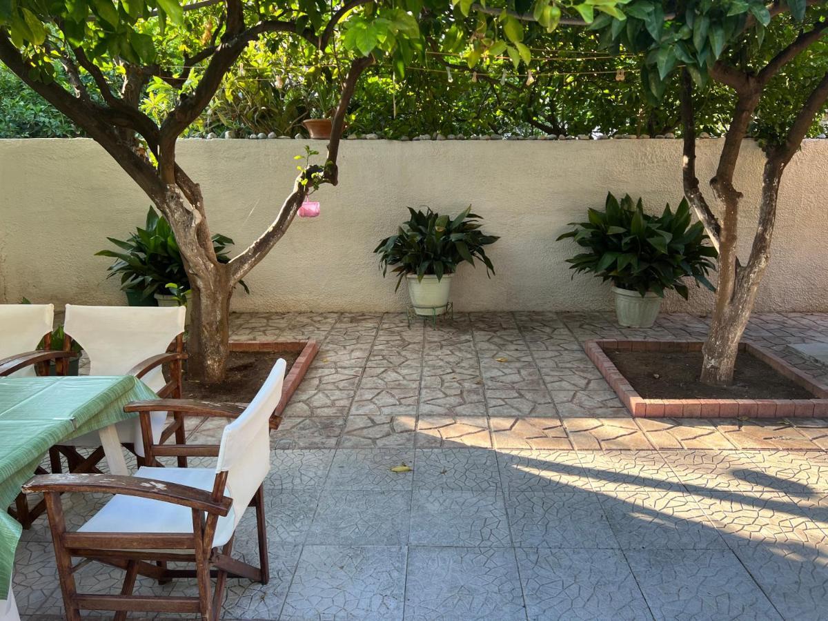 Cosy Guesthouse-Souterrain With Garden In City Center Corinth Exterior foto