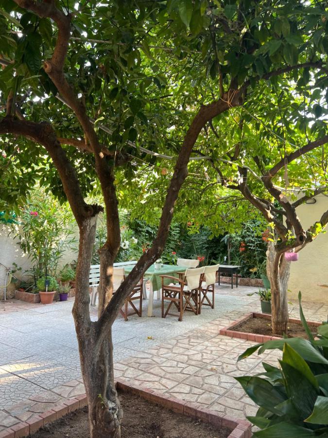 Cosy Guesthouse-Souterrain With Garden In City Center Corinth Exterior foto