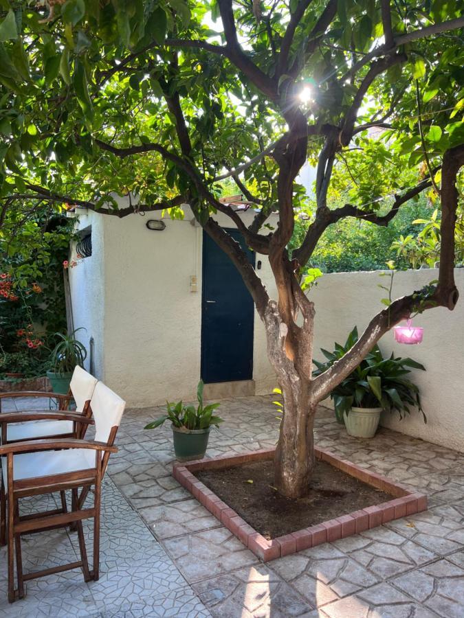 Cosy Guesthouse-Souterrain With Garden In City Center Corinth Exterior foto