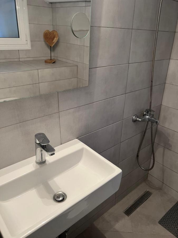 Cosy Guesthouse-Souterrain With Garden In City Center Corinth Exterior foto