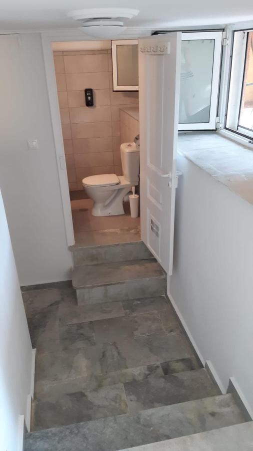 Cosy Guesthouse-Souterrain With Garden In City Center Corinth Exterior foto